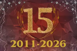 Logo Ligi MPK Kraków z okazji 15-lecia, daty 2011-2026, tło w kolorach czerwonym i niebieskim.