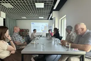 Spotkanie w Centrum Wielokulturowym dotyczące pomocy Ukrainie z udziałem gości ze Szwecji