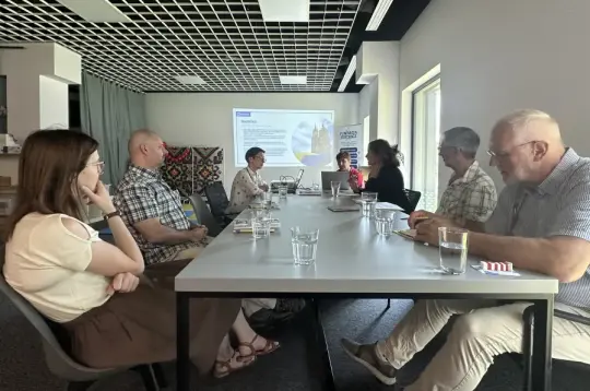 Spotkanie w Centrum Wielokulturowym dotyczące pomocy Ukrainie z udziałem gości ze Szwecji