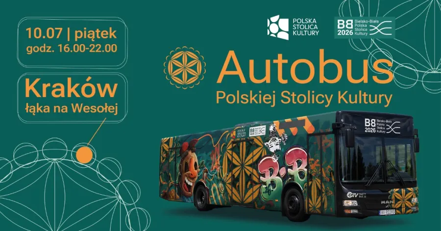 Autobus z kolorowym muralem promującym Polską Stolicę Kultury w Krakowie.