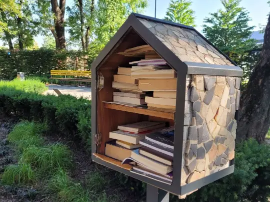 Biblioteczki plenerowe w krakowskich parkach