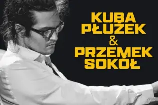 Kuba Płużek i Przemek Sokoł grają na instrumentach muzycznych.