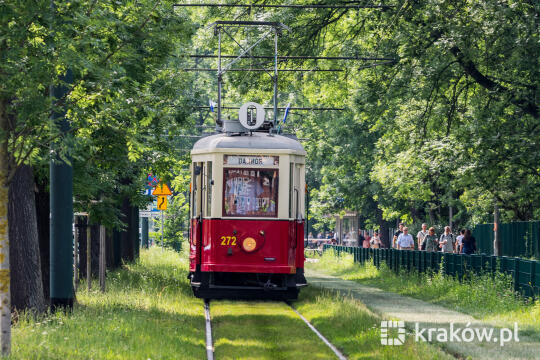 Niedziela z zabytkowymi autobusami i tramwajami