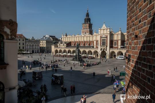 Nielegalna impreza na Rynku Głównym