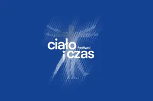 Logo festiwalu Ciało i Czas na niebieskim tle.