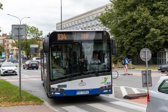 Sezonowe autobusy na trasach. Sprawdź rozkład na weekend