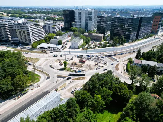 Tramwaj do Mistrzejowic: nocne asfaltowanie na Rondzie Barei