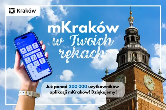 Aplikacja mKraków z interfejsem na tle wieży ratuszowej w Krakowie.