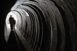 Wydarzenie historyczne dotyczące schronu przeciwlotniczego z 1944 roku w Krakowie.