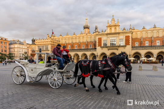 Uroczystości na Rynku Głównym. Zmiany dla dorożkarzy 28 sierpnia