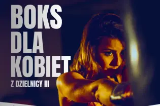 Kobieta trenująca boks, zaproszenie na bezpłatne zajęcia dla kobiet.