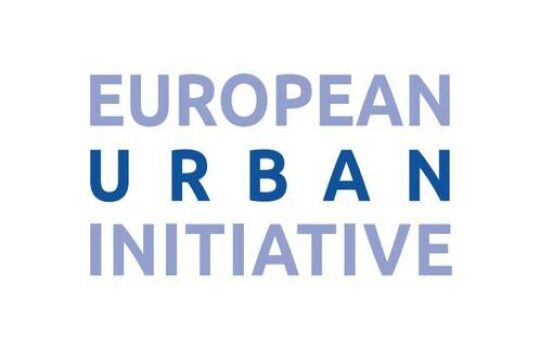 grafika przedstawia logo Europejskiej Inicjatywy Miejskiej