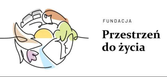 Grafika przedstawia logo Fundacji „Przestrzeń do życia” – minimalistyczną ilustrację roślin, ludzi i budynków w pastelowych kolorach oraz nazwę fundacji po prawej stronie.