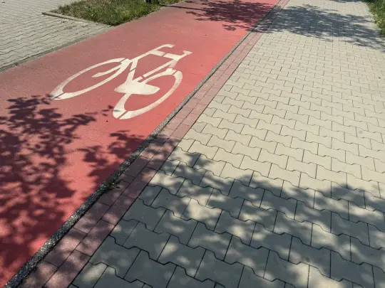 Nowa nawierzchnia dla pieszych i rowerzystów na ul. Księcia Józefa