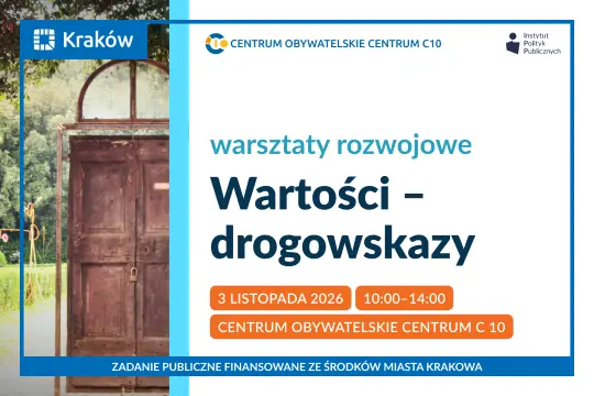 Wartości – drogowskazy – Plakat warsztatów rozwojowych z fotografią drewnianych drzwi z zamkiem, otoczonych zielenią.