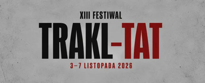 Na szarym imitującym kamienne lub betonowym tle napis prostą czarna czcionką kapitalikami XIII Festiwal TRAKL -TAT 