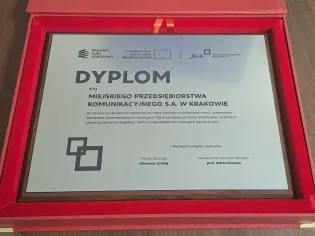Dyplom dla Miejskiego Przedsiębiorstwa Komunikacyjnego S.A. w Krakowie za innowacyjne rozwiązania.