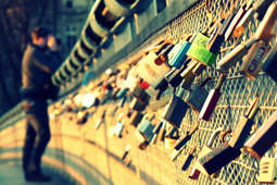 Kładka Bernatka kłódki fot. B. Radziszewska